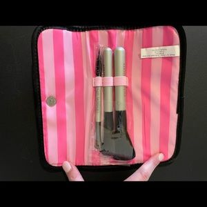 Victoria’s Secret makeup brush